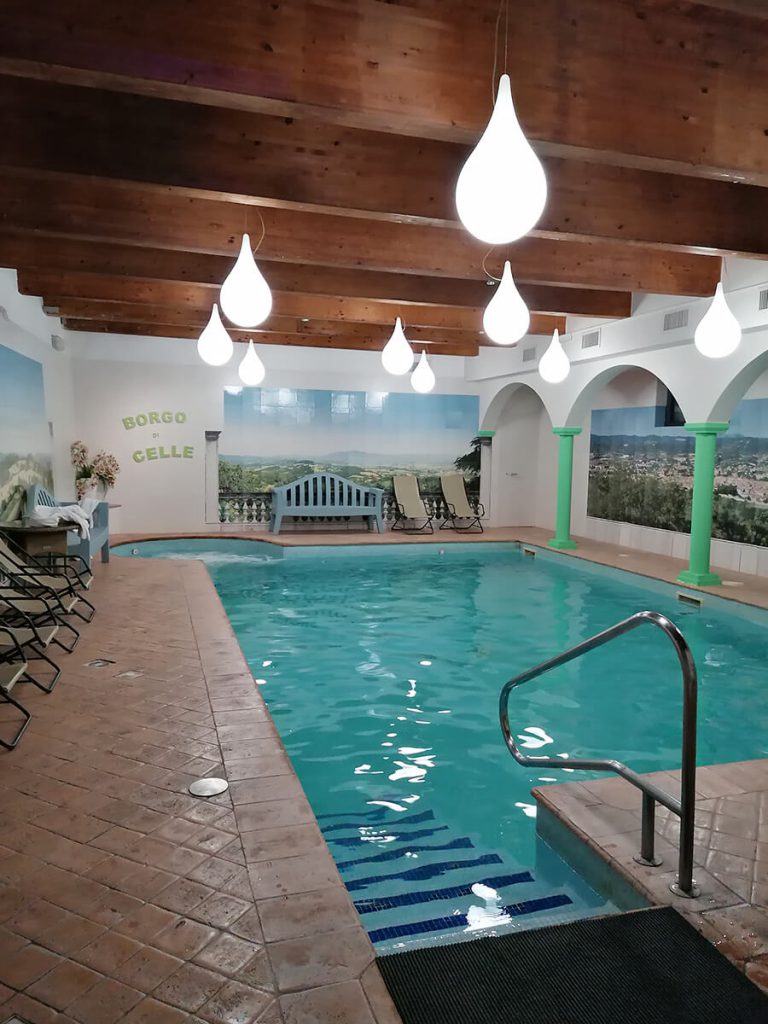piscina del centro benessere in Umbria